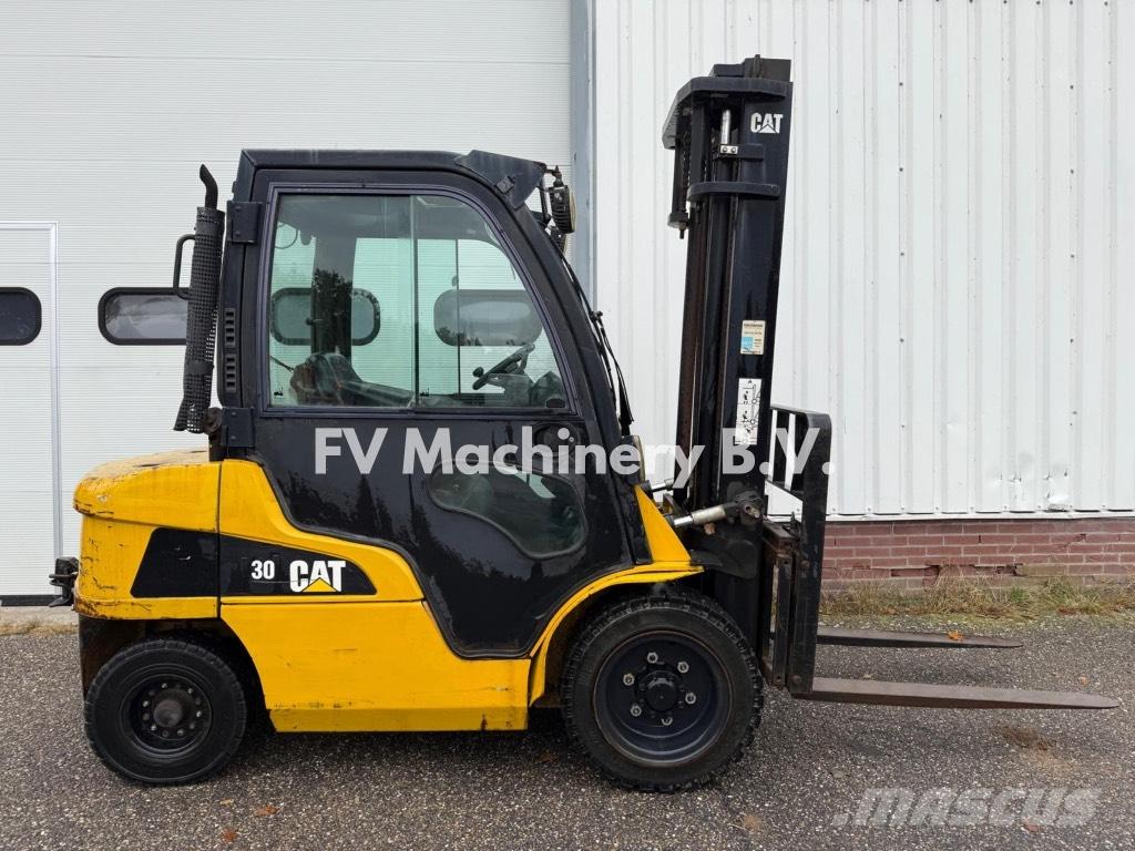 CAT DP 30 N Diesel Stapler