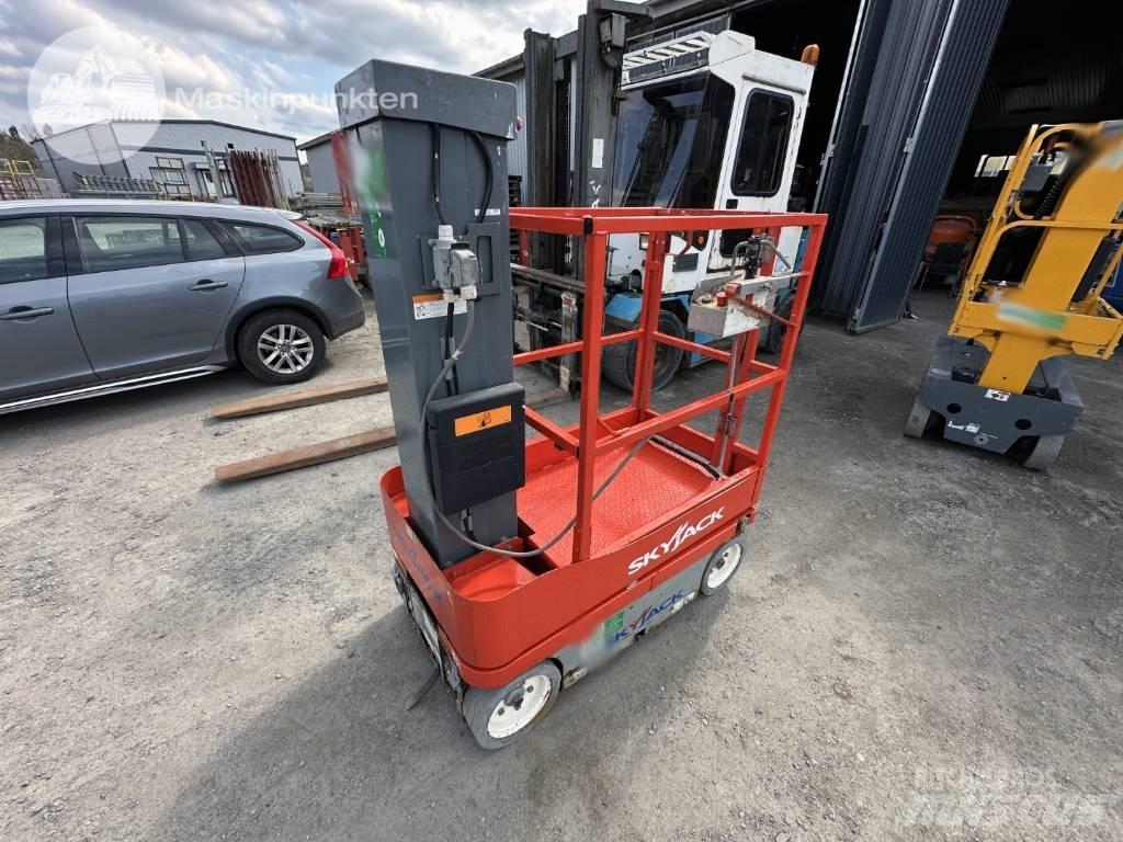 SkyJack SJ 12 Personenaufzüge