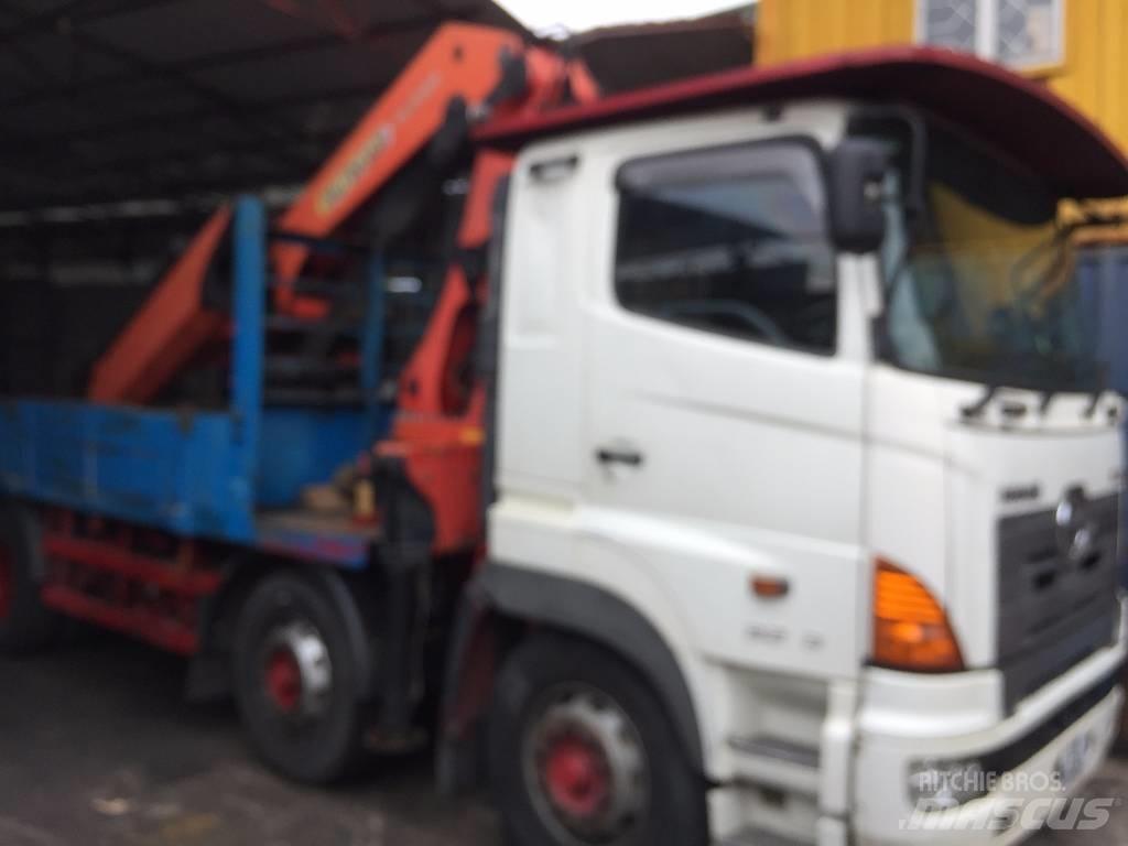 Hino 700 FY Kranwagen