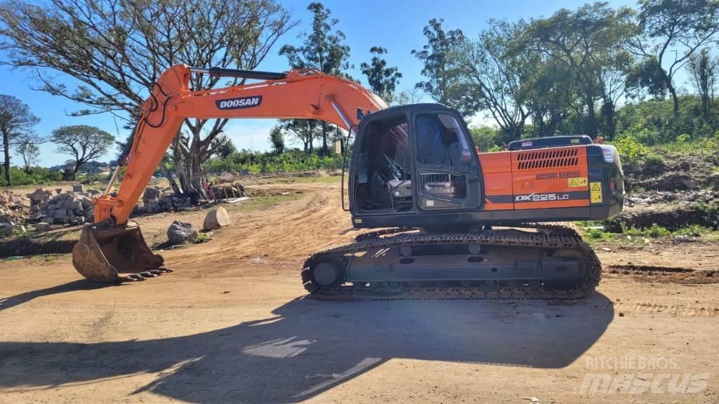 Doosan DX 225 LCA Raupenbagger