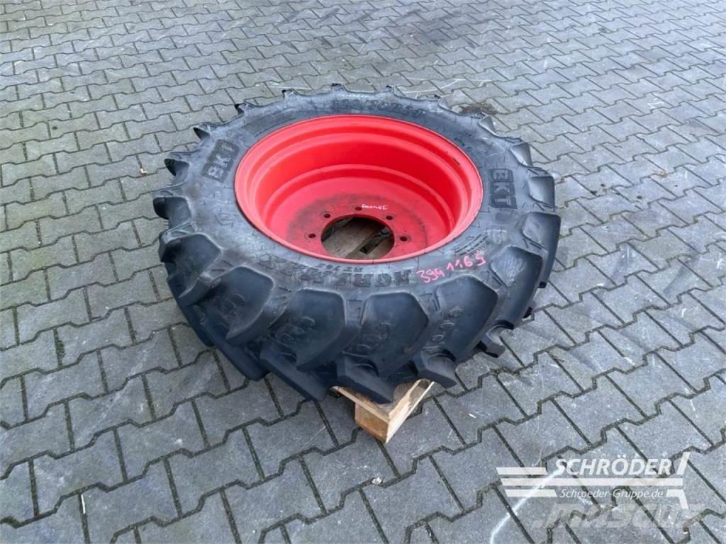 BKT 1X 320/70 R24 Doppelräder
