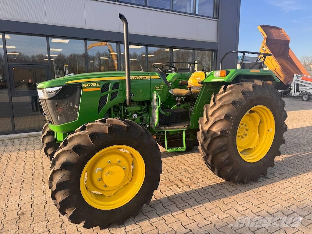 John Deere 5075 E Traktoren