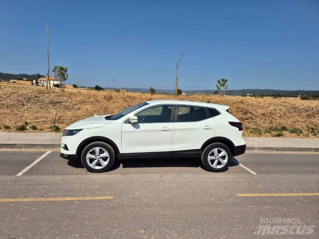 Nissan Qashqai PKWs