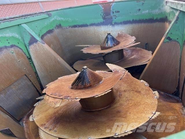 Peecon 26M³ Futtermischwagen