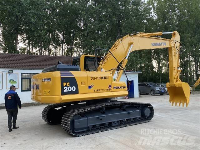 Komatsu PC200-8 Raupenbagger