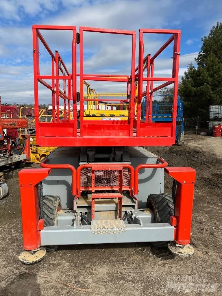 SkyJack SJ 6832 RT Scheren-Arbeitsbühnen