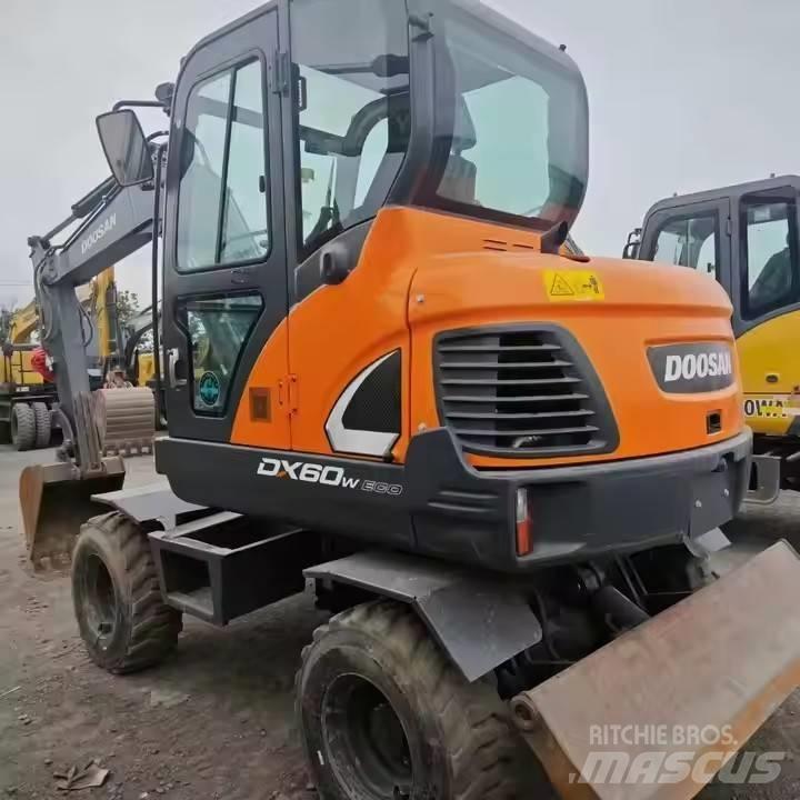 Doosan DX60W Mobilbagger
