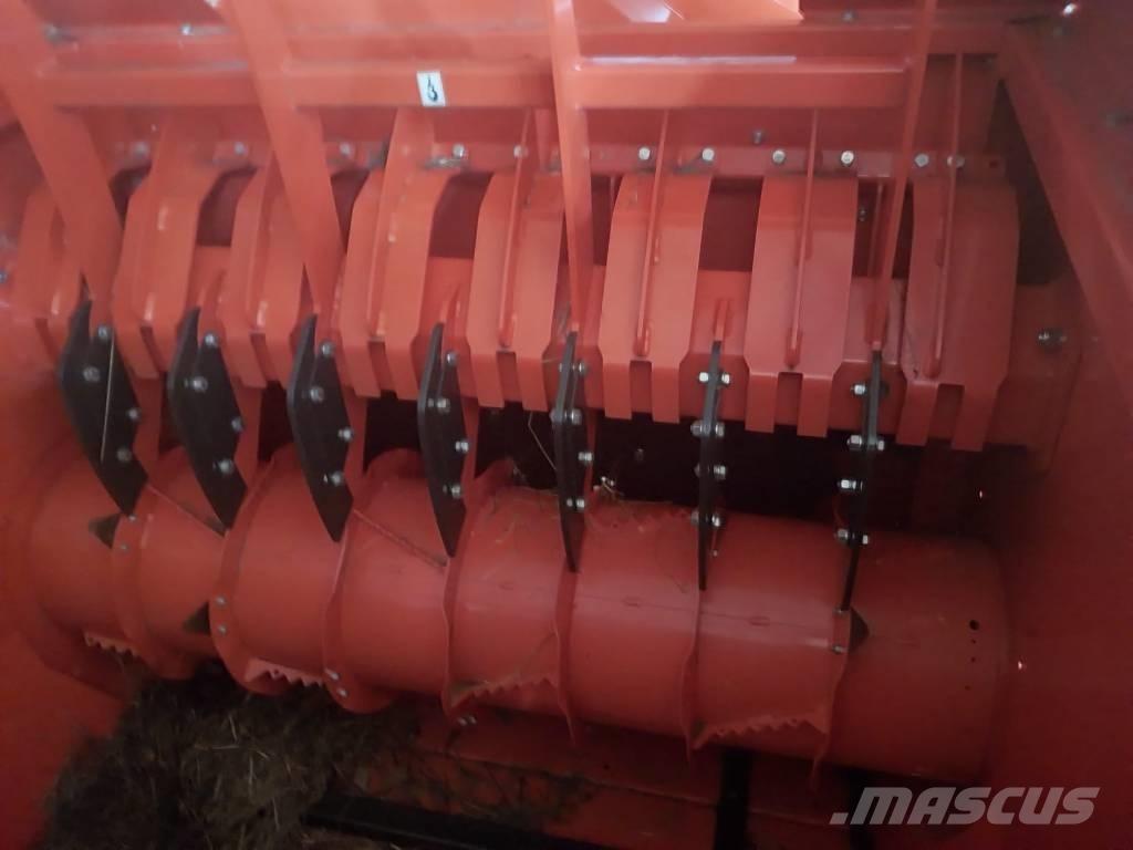 Kubota BC 1300 PRO Ballenschredder, -schneider und -wickler