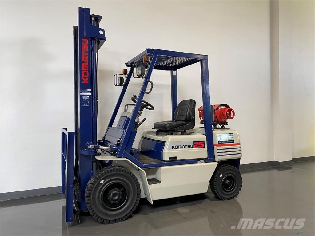 Komatsu FG25T-11E Gas Stapler