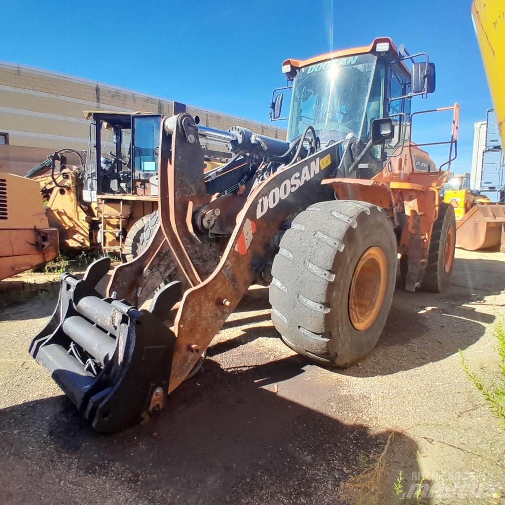 Doosan DL 300-5 Radlader