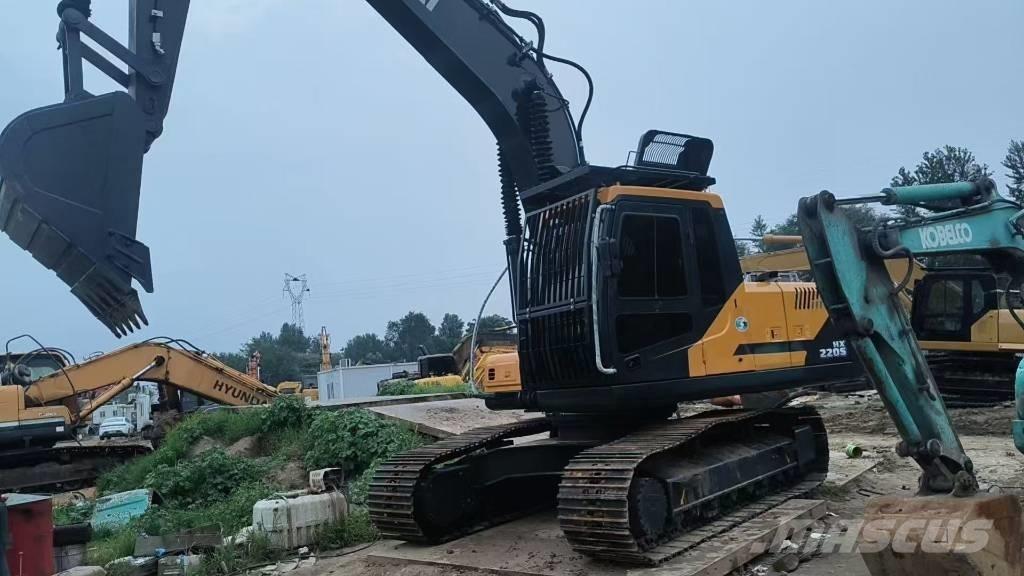 Hyundai HX220S Raupenbagger