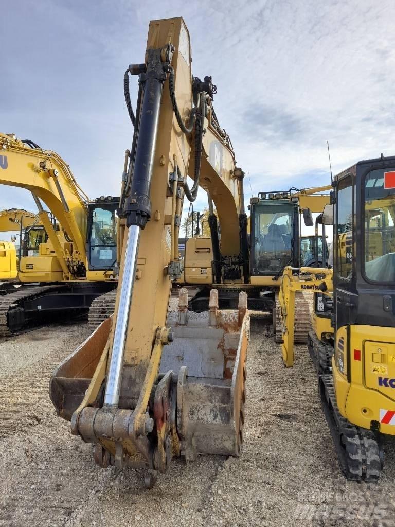 CAT 323 D Raupenbagger