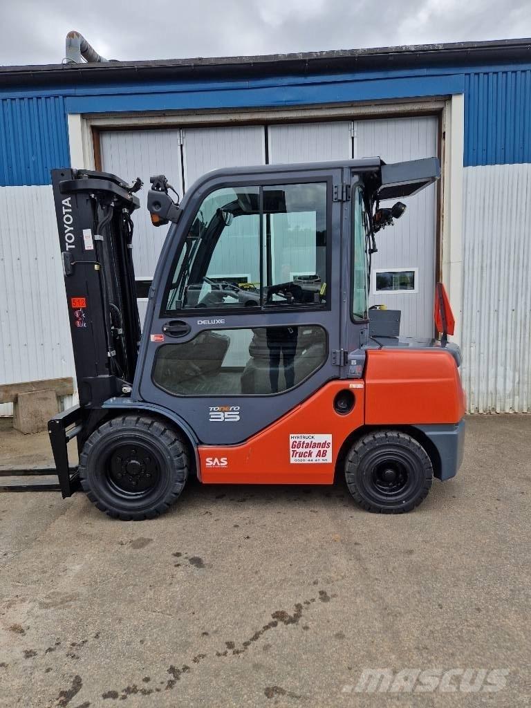 Toyota 8 FDJF 35 Diesel Stapler