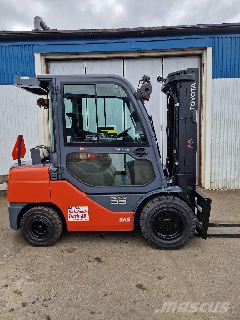 Toyota 8 FDJF 35 Diesel Stapler
