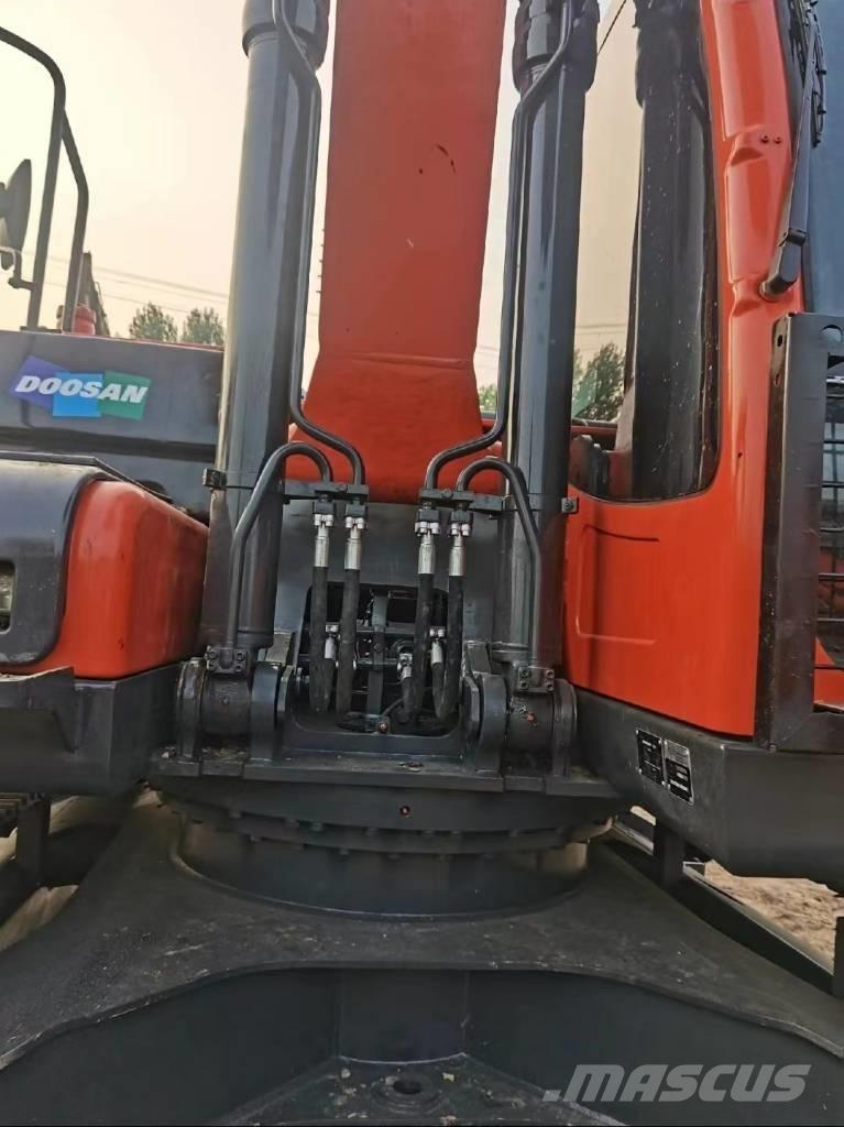 Doosan DX225 Raupenbagger
