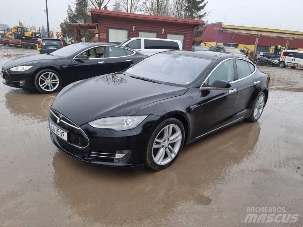 Tesla Model S P85D PKWs