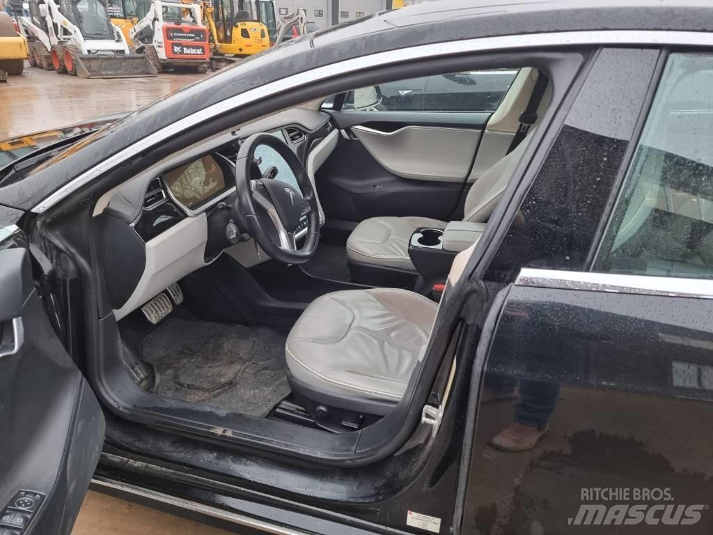 Tesla Model S P85D PKWs