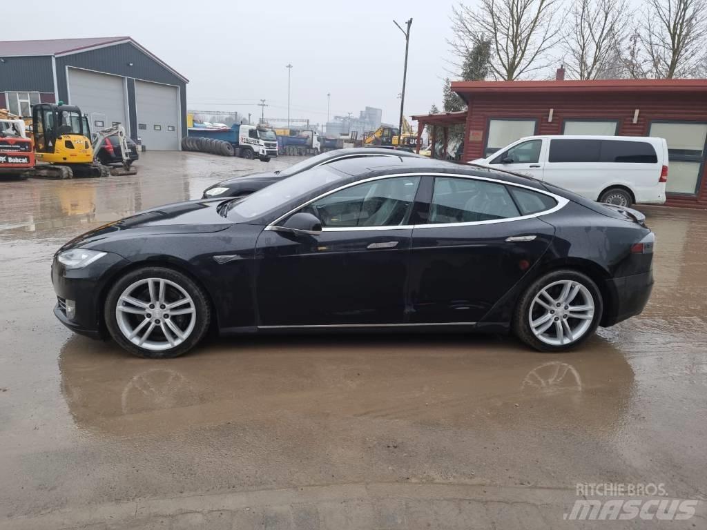 Tesla Model S P85D PKWs