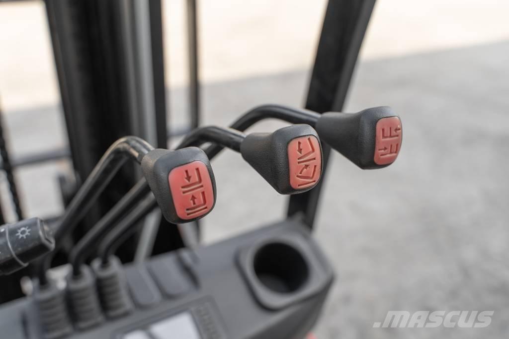Manitou MI 25 D Diesel Stapler