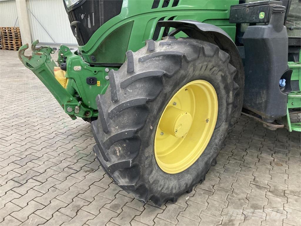 John Deere 6110R Traktoren