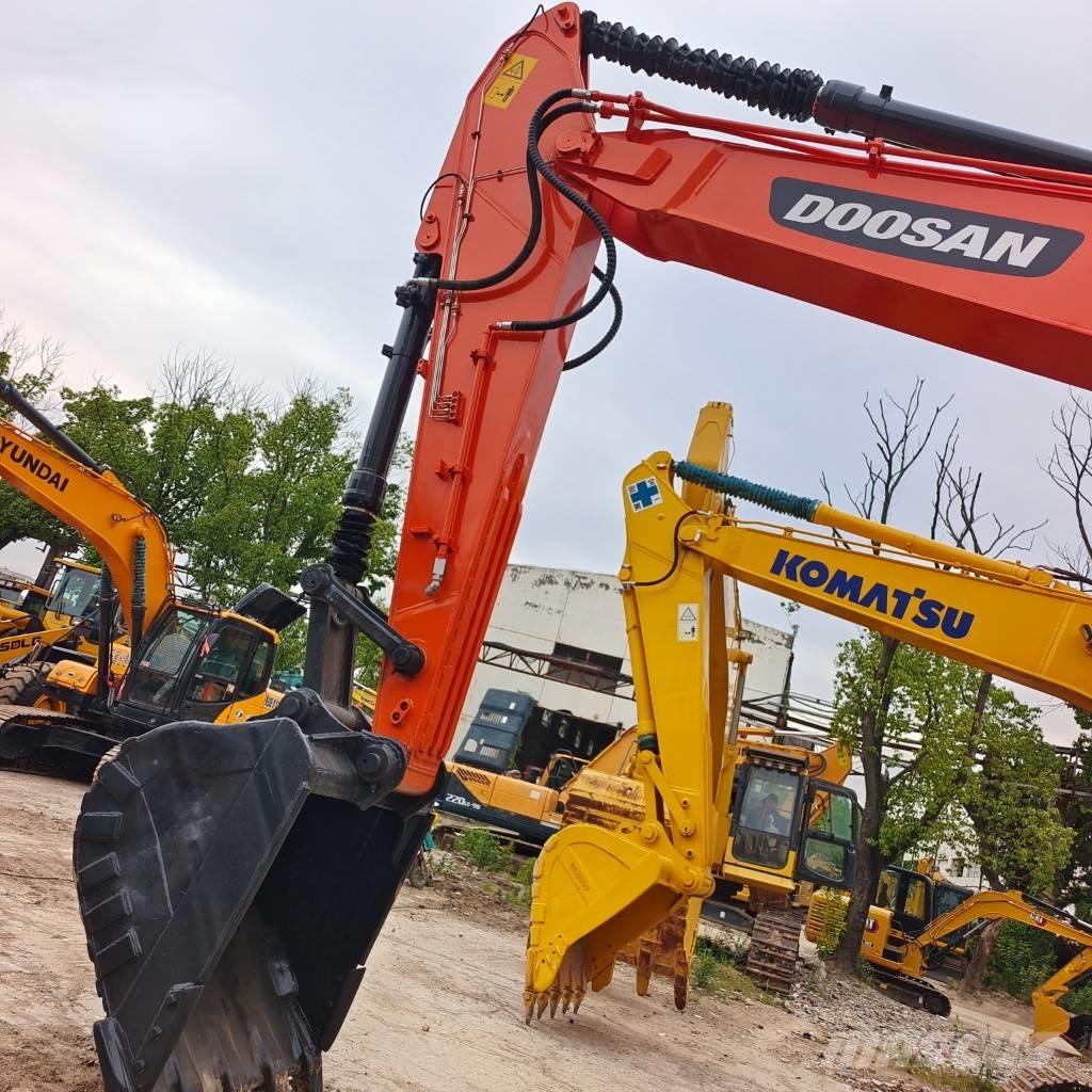 Doosan DX 225 LC Raupenbagger