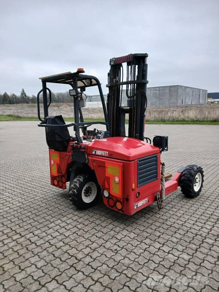 Moffett M4 25.3 Diesel Stapler