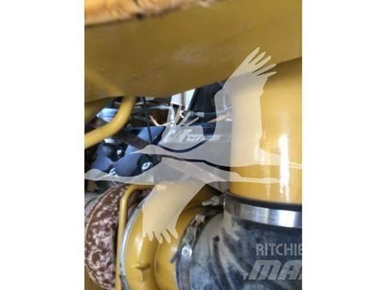 CAT 775F Dumper - Knickgelenk