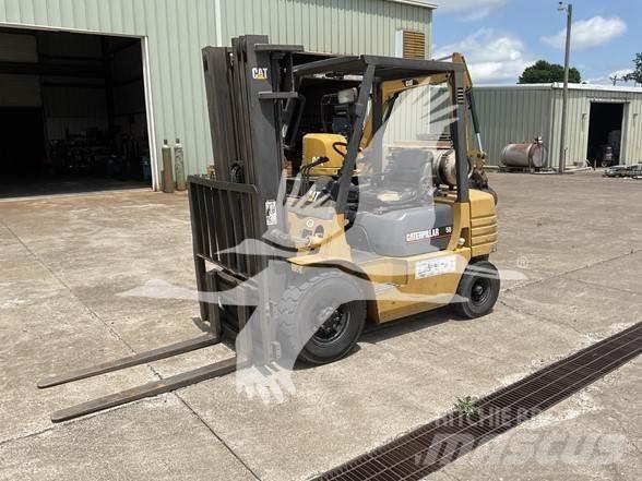CAT GP25 Diesel Stapler