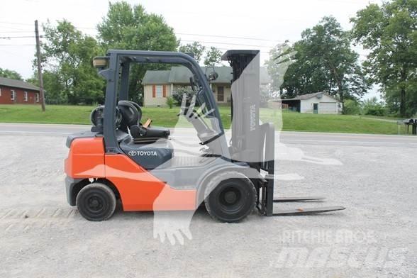 Toyota 8FGU25 Diesel Stapler