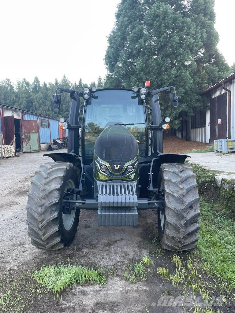Valtra G 135 Traktoren