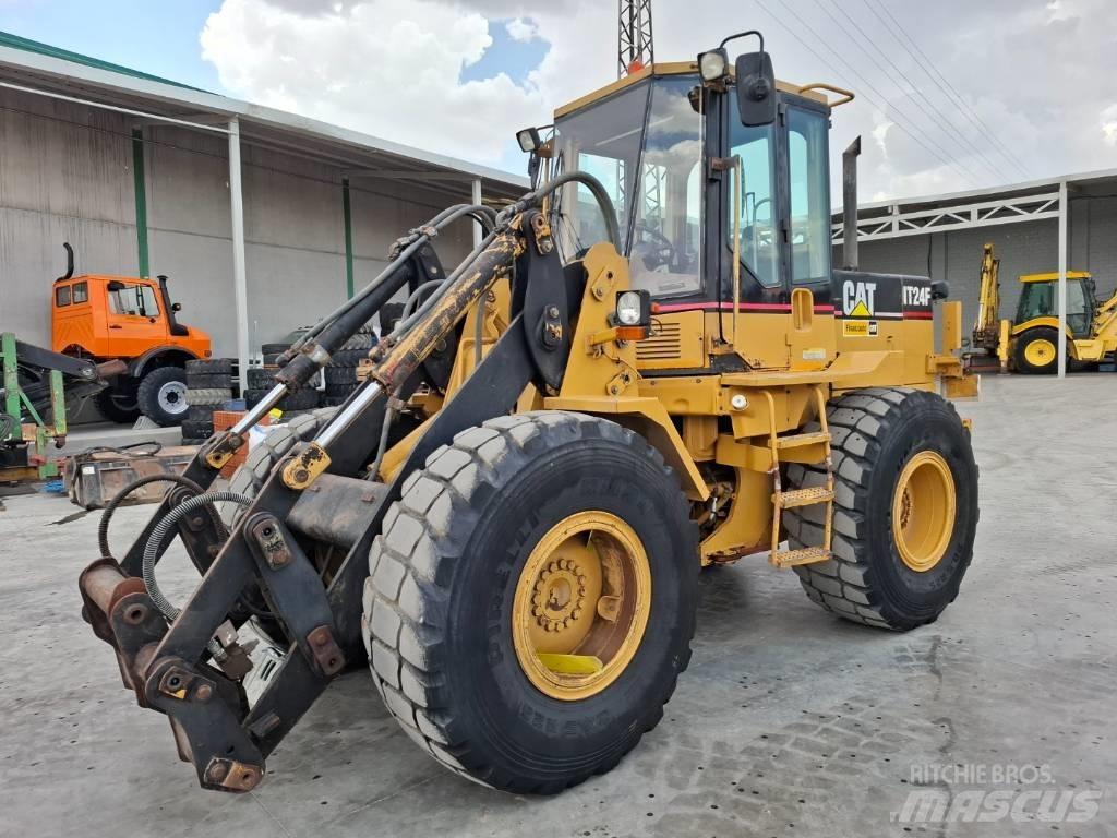 CAT IT 24 F Radlader