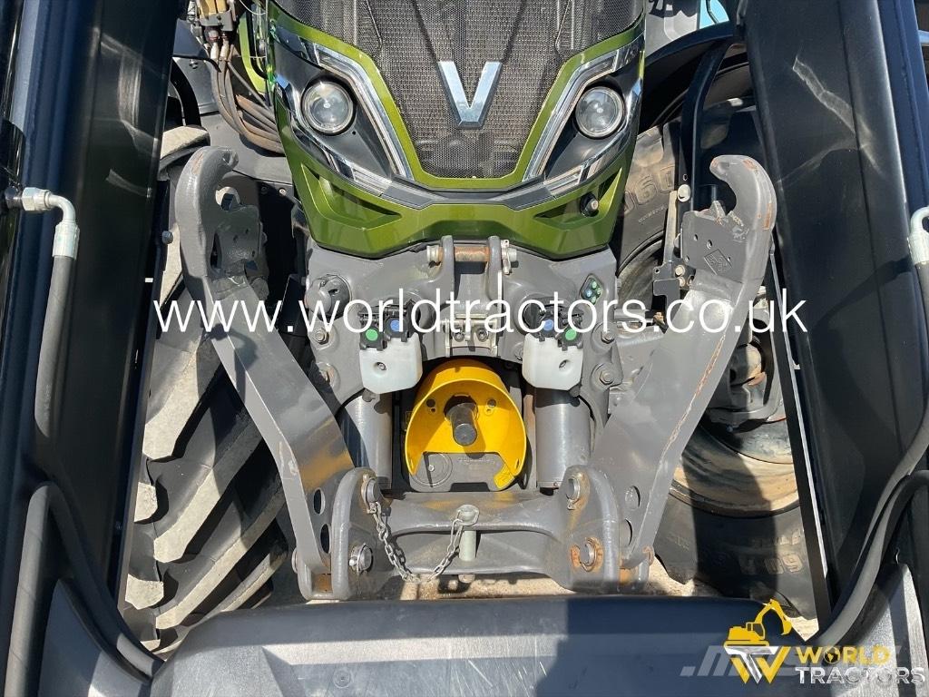 Valtra T 255 Traktoren