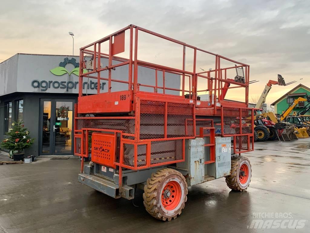 SkyJack SJ 8841 Scheren-Arbeitsbühnen