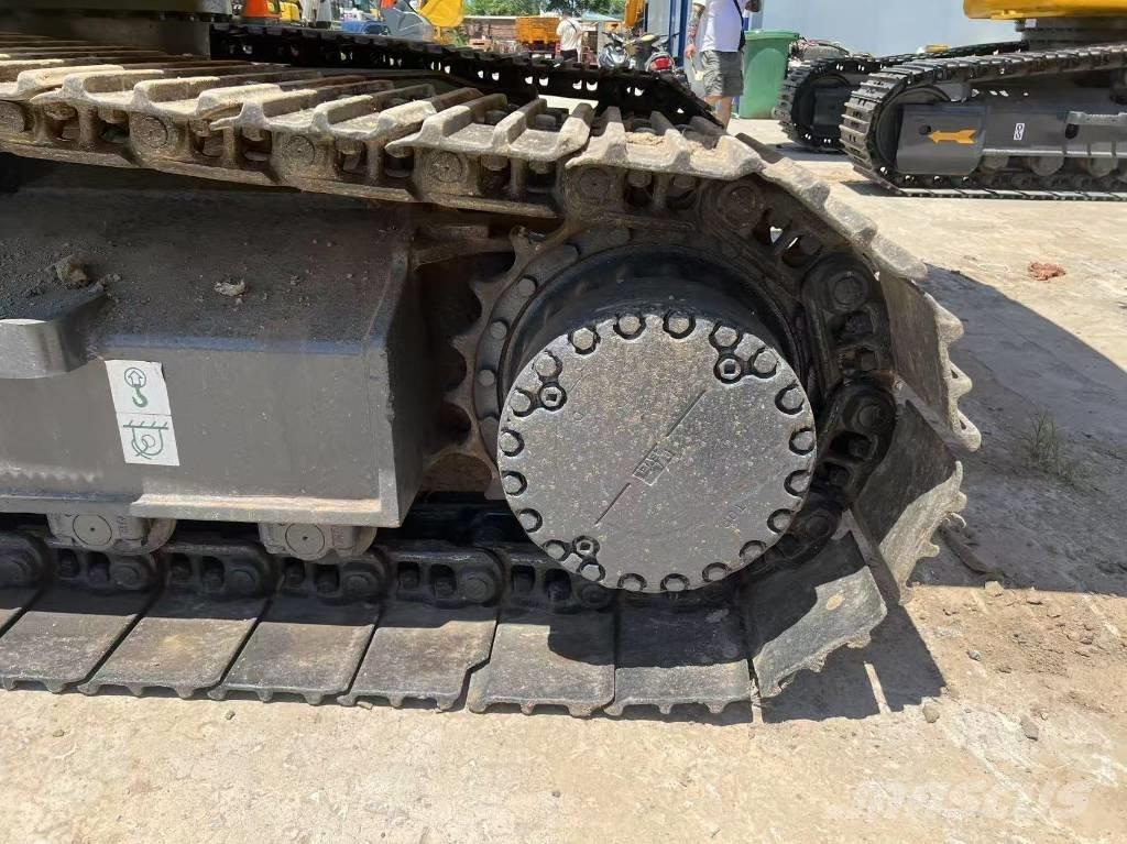 Komatsu 220 Raupenbagger
