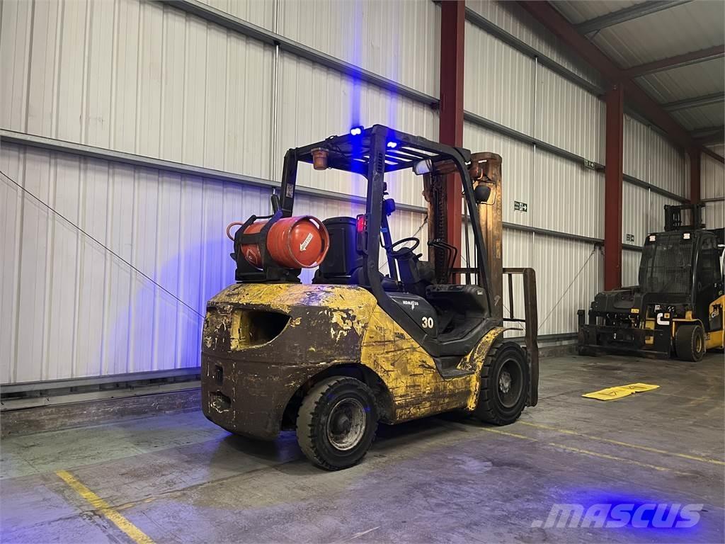 Komatsu FG30T-17 Gas Stapler