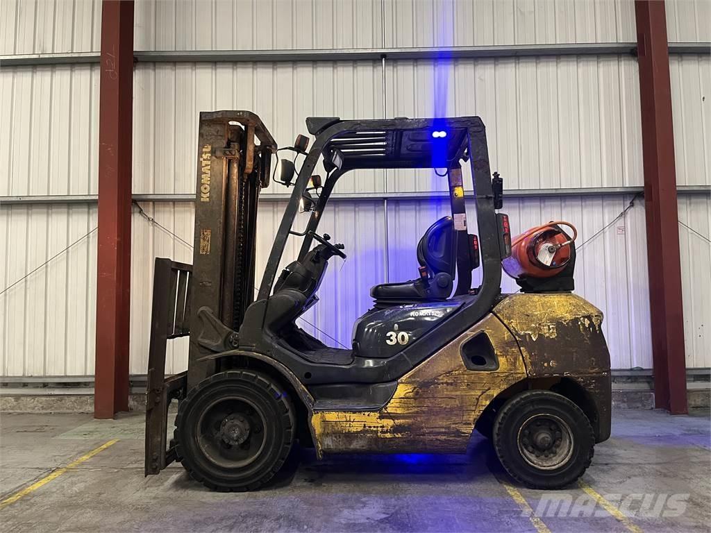 Komatsu FG30T-17 Gas Stapler