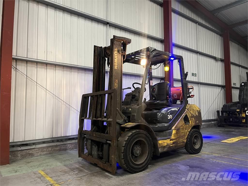 Komatsu FG30T-17 Gas Stapler