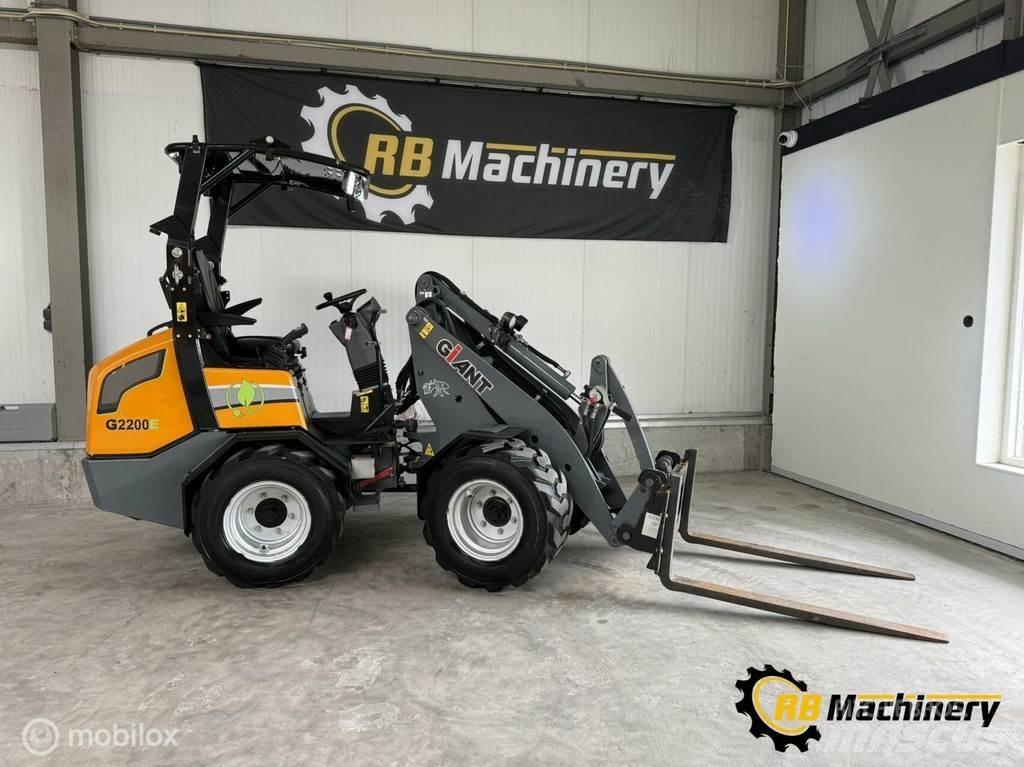 GiANT G2200E Radlader