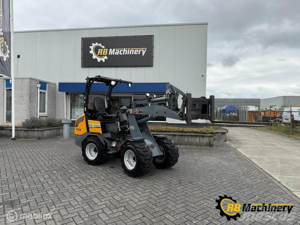 GiANT G2200E Radlader