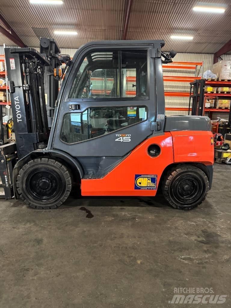 Toyota truck 8FD40N Diesel Stapler