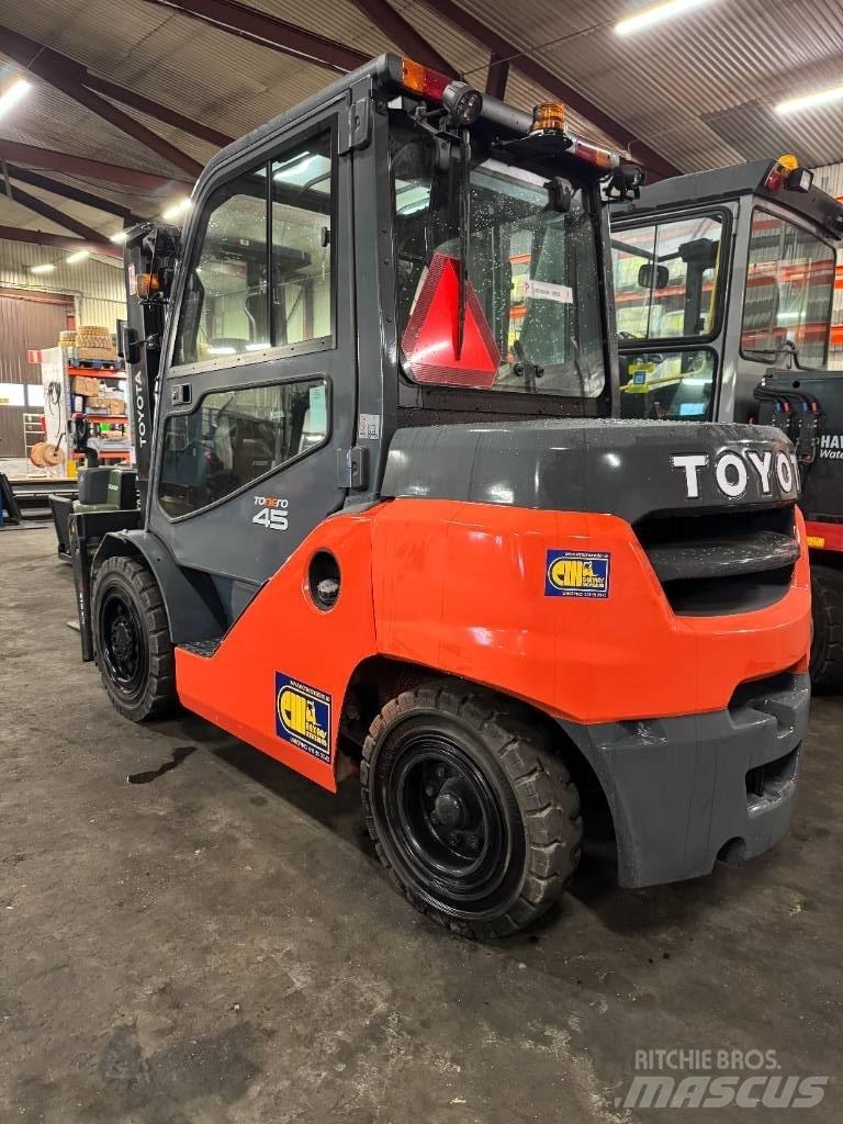 Toyota truck 8FD40N Diesel Stapler
