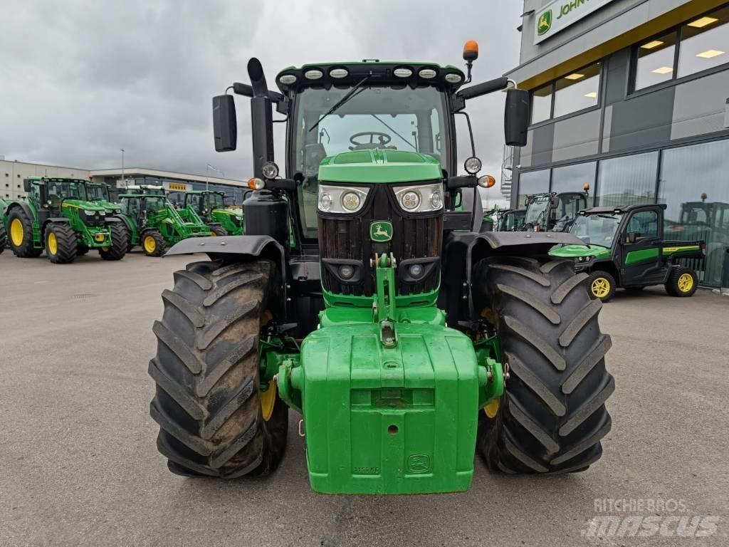 John Deere 6215 R Traktoren