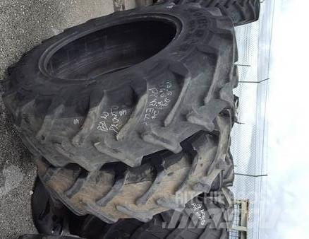  Pneus 13.6R28 Reifen
