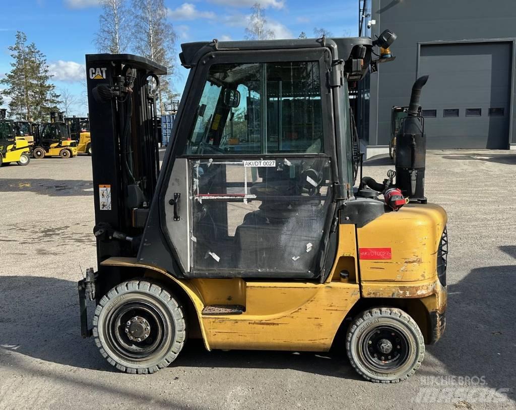 CAT DP 25 K Diesel Stapler