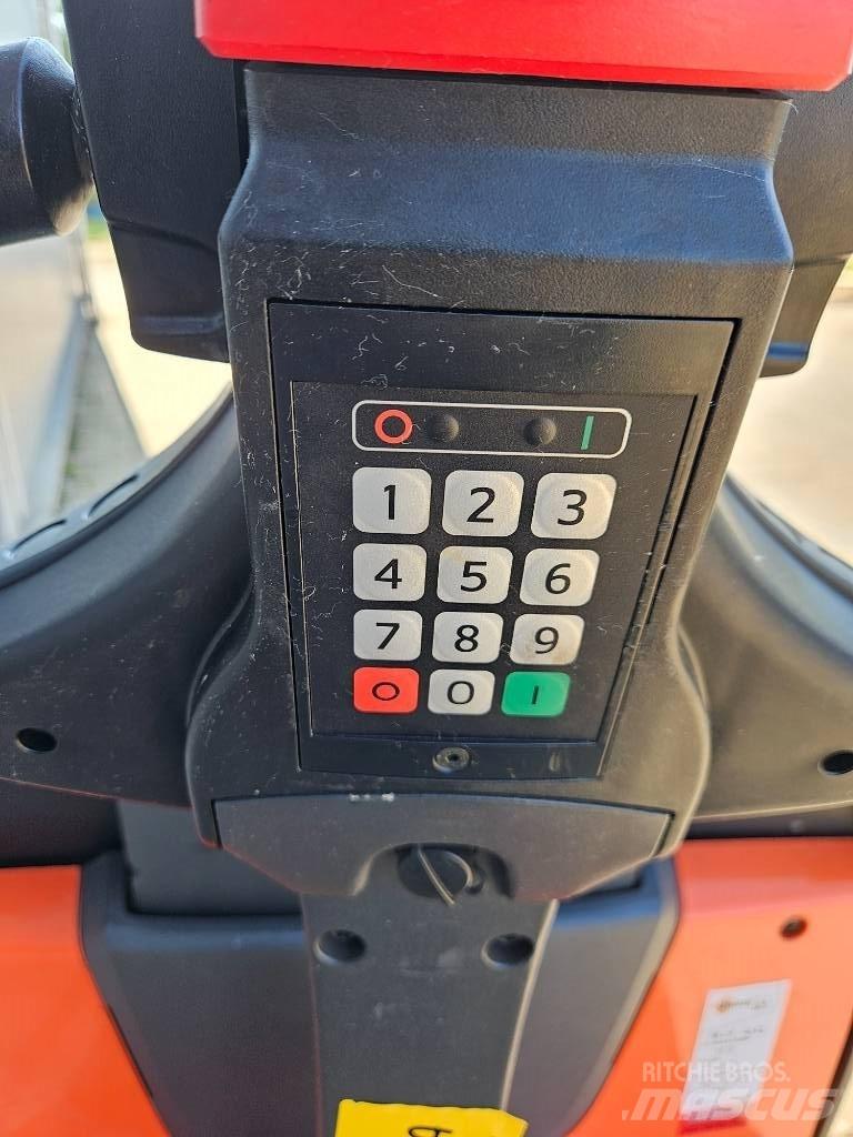 BT LWE 140 Niedergabelstapler