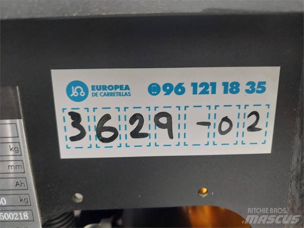  EFL253 Elektro Stapler