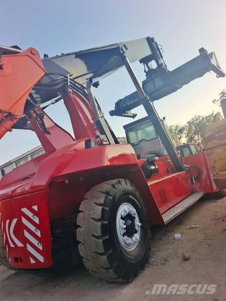 Kalmar DRF 450 Reach-Stacker