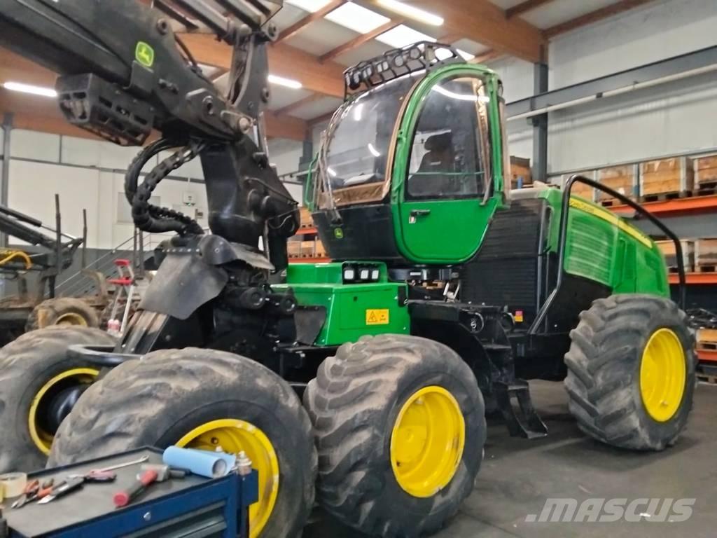 John Deere 1270 E Harvester
