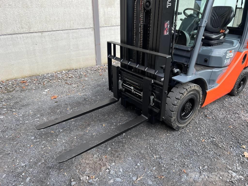 Toyota 02-8 FDF 25 Diesel Stapler