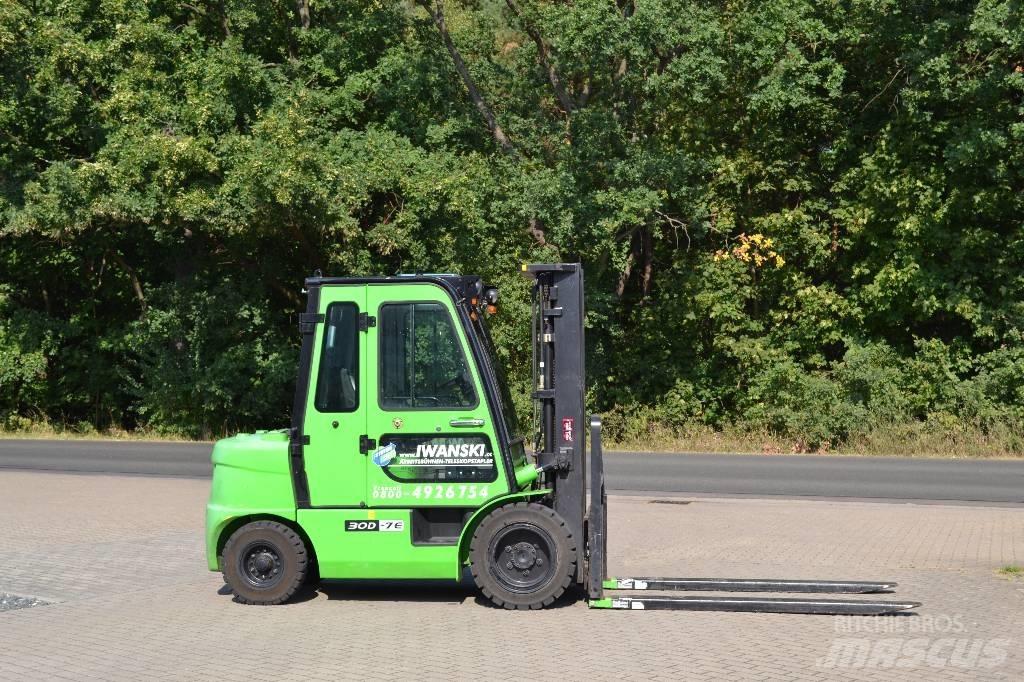 Hyundai 30 D-7 Diesel Stapler